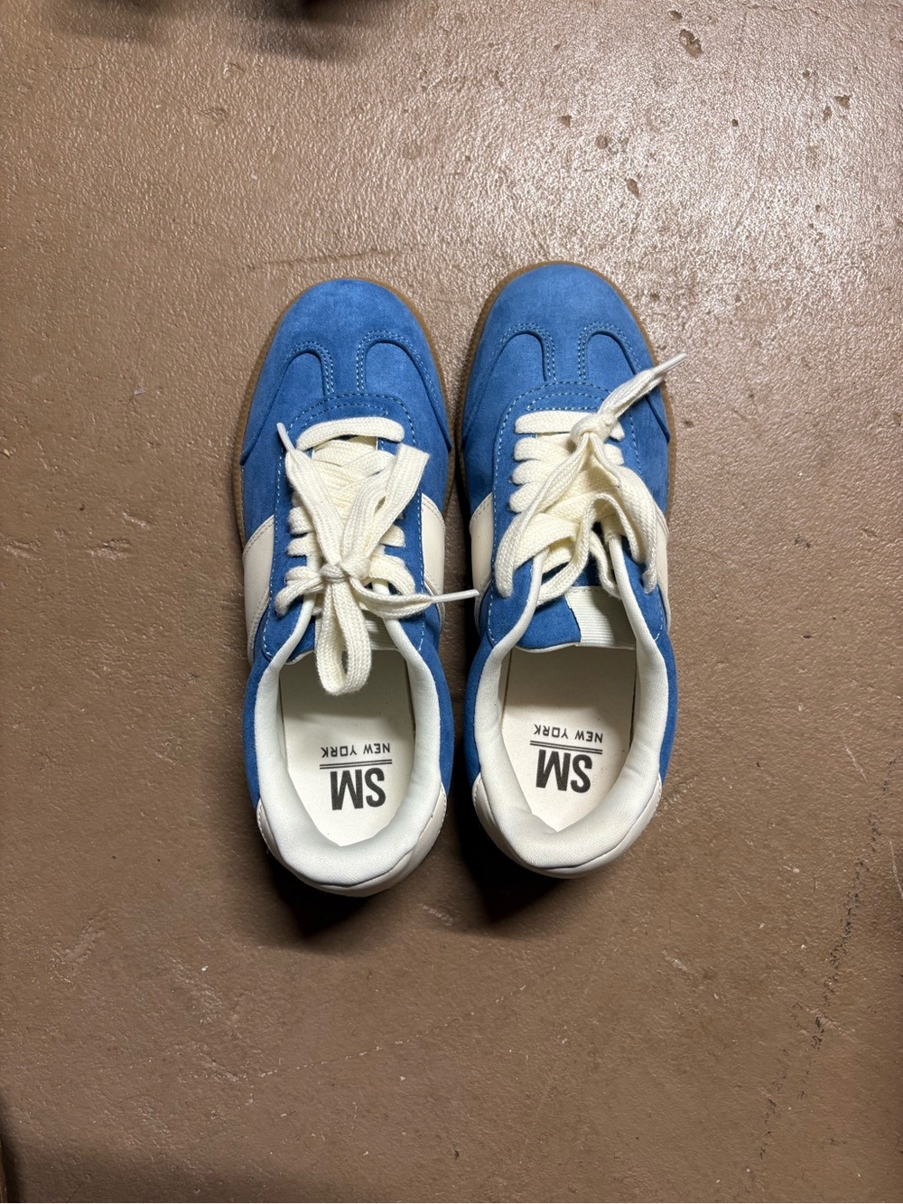 SM NewYork Size 7 Woman’s Sneakers